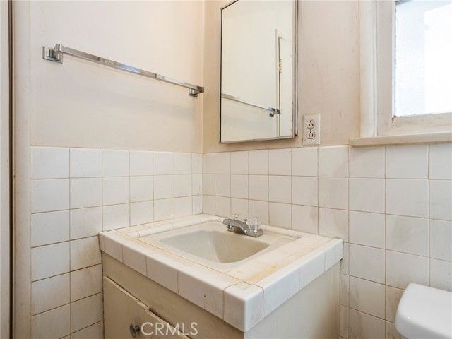 13607 Huston Street, Sherman Oaks, CA 91423