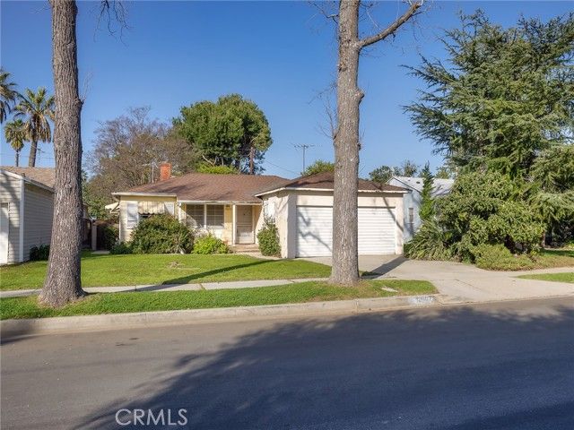 13607 Huston Street, Sherman Oaks, CA 91423