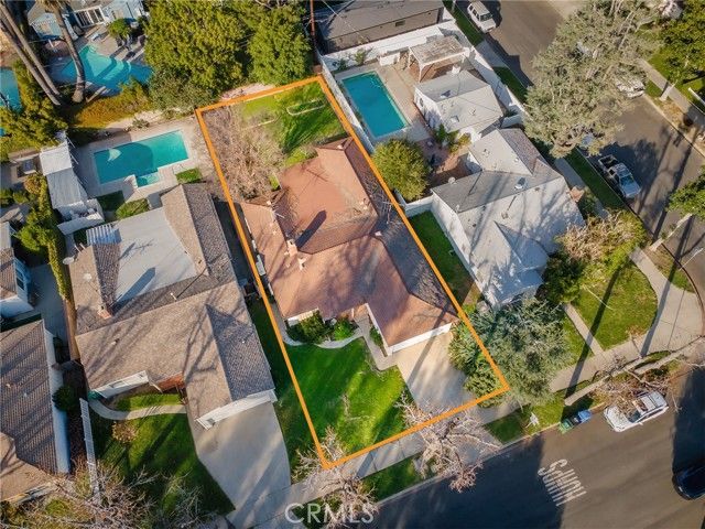 13607 Huston Street, Sherman Oaks, CA 91423