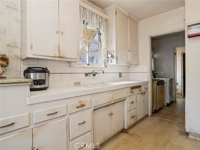 13607 Huston Street, Sherman Oaks, CA 91423