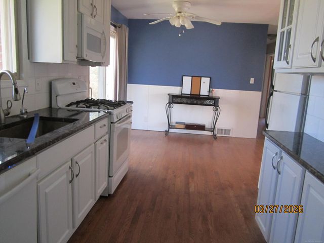 21181 Gordon Road, St Clair Shores, MI 48081