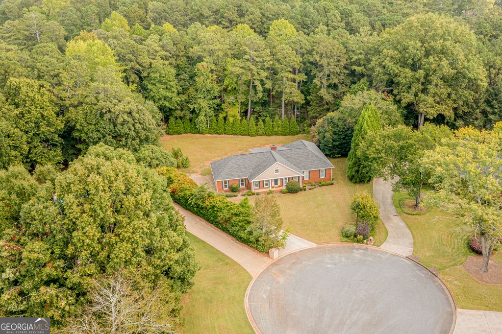 560 Saddle Crest Drive, Roswell, GA 30075 — exterior