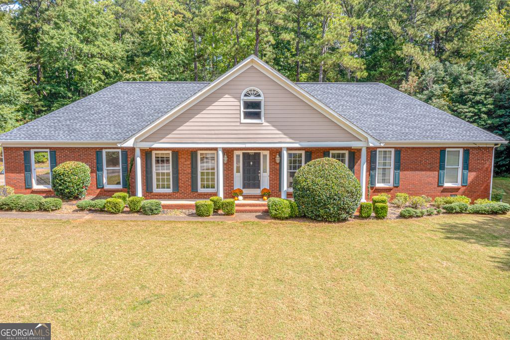 560 Saddle Crest Drive, Roswell, GA 30075 — photo 2