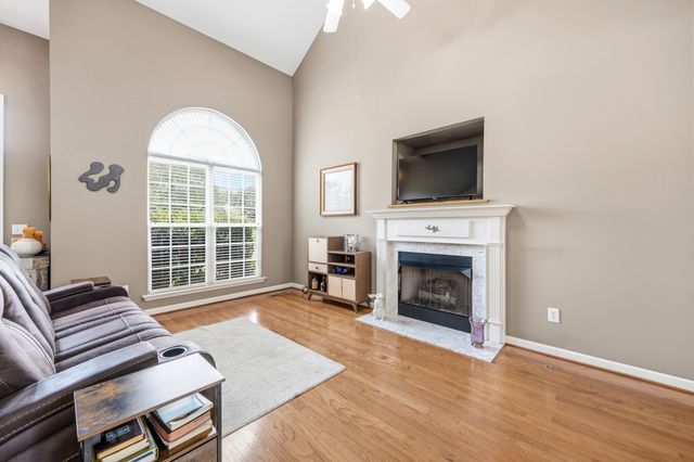 155 Brightstar Ct, Gallatin, TN 37066