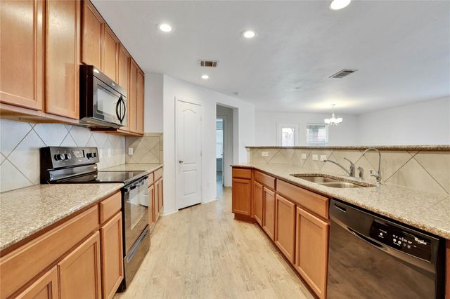 500 New Bridge DR, Kyle, TX 78640