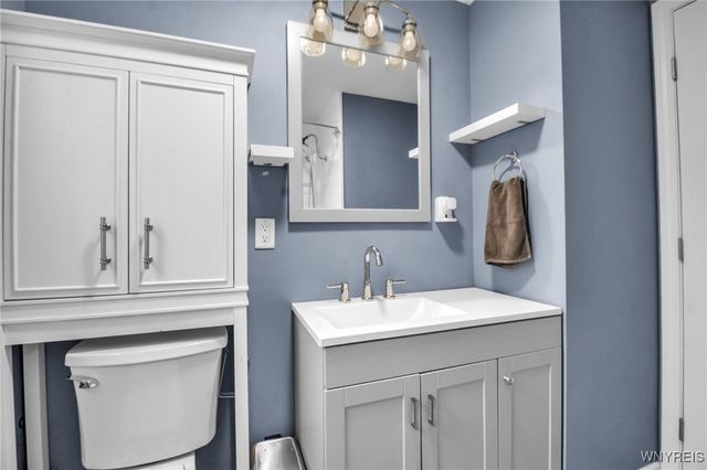 27 South Irwinwood Road, Lancaster, NY 14086