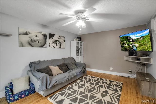 27 South Irwinwood Road, Lancaster, NY 14086