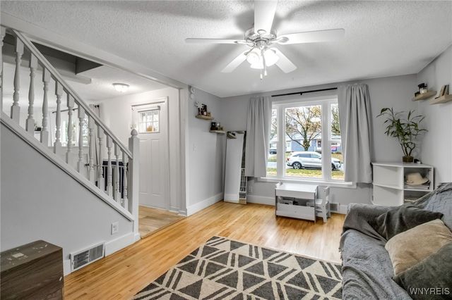 27 South Irwinwood Road, Lancaster, NY 14086