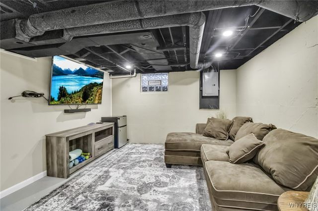 27 South Irwinwood Road, Lancaster, NY 14086