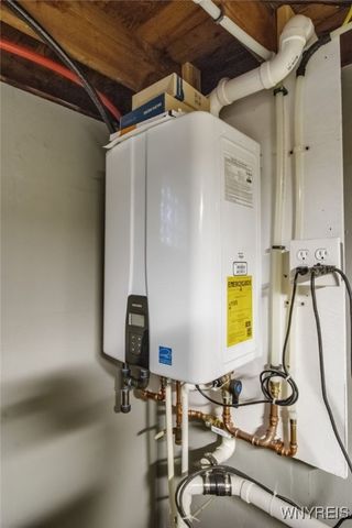 27 South Irwinwood Road, Lancaster, NY 14086