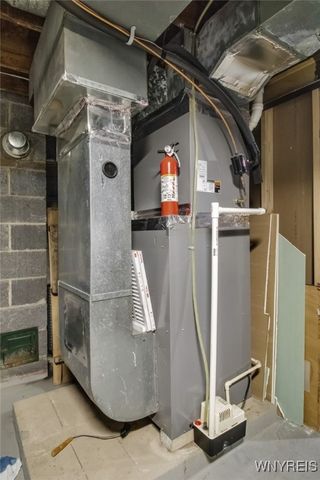 27 South Irwinwood Road, Lancaster, NY 14086