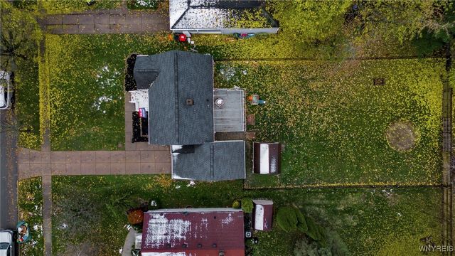 27 South Irwinwood Road, Lancaster, NY 14086