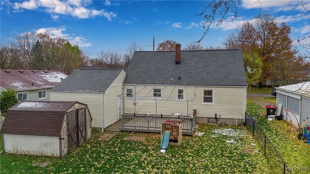 27 South Irwinwood Road, Lancaster, NY 14086