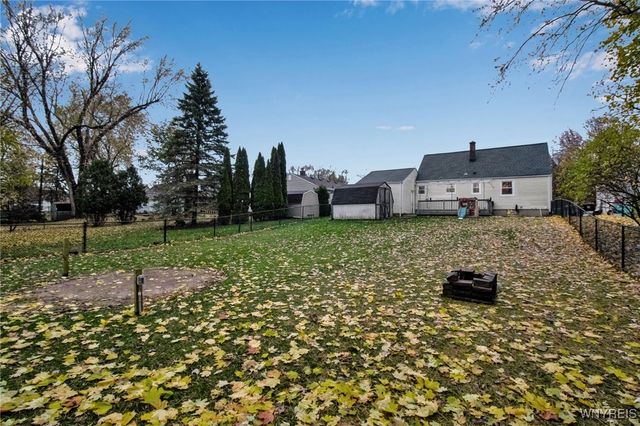 27 South Irwinwood Road, Lancaster, NY 14086