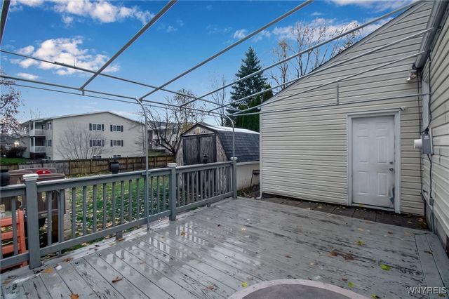 27 South Irwinwood Road, Lancaster, NY 14086