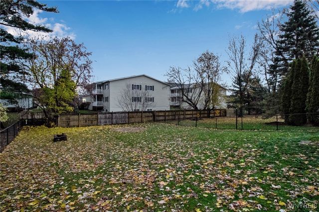 27 South Irwinwood Road, Lancaster, NY 14086