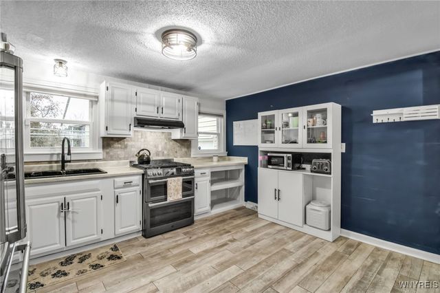 27 South Irwinwood Road, Lancaster, NY 14086