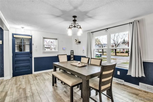 27 South Irwinwood Road, Lancaster, NY 14086