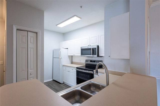 18001 RICHMOND PLACE DRIVE 427, Tampa, FL 33647