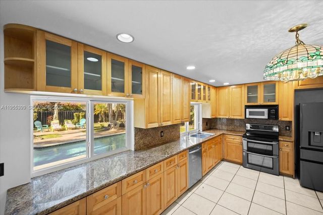 2560 Bass Way, Cooper City, FL 33026