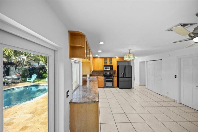 2560 Bass Way, Cooper City, FL 33026