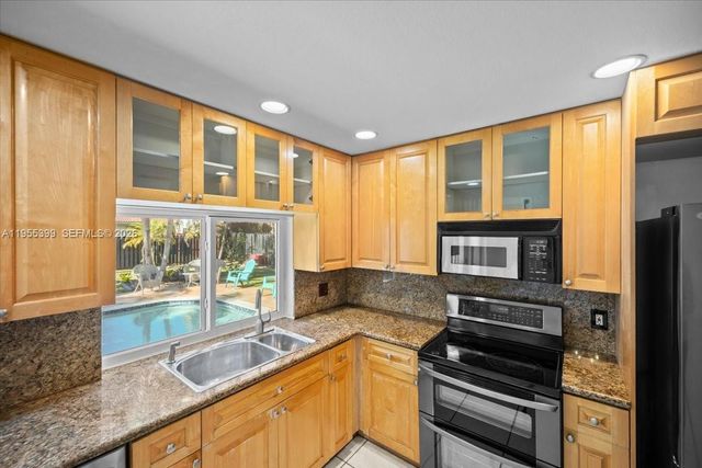 2560 Bass Way, Cooper City, FL 33026