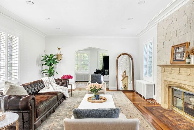 518 Newton St, Brookline, MA 02467