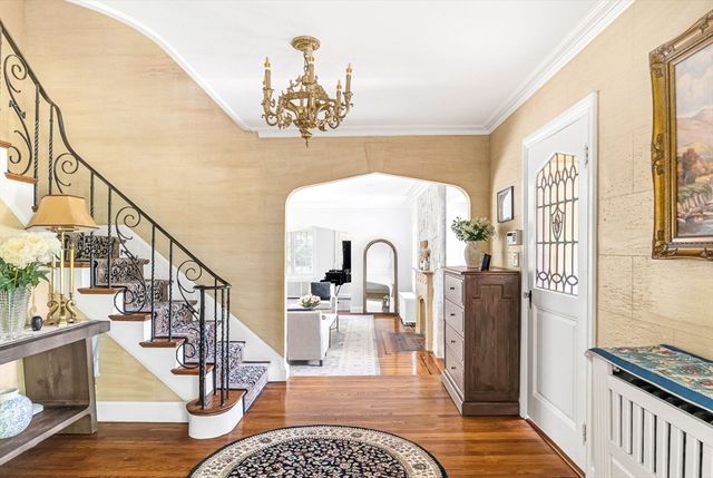 518 Newton St, Brookline, MA 02467