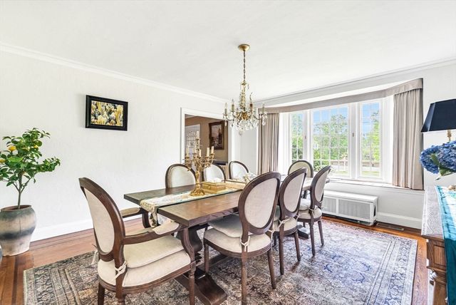 518 Newton St, Brookline, MA 02467