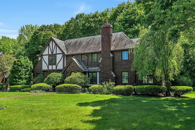 518 Newton St, Brookline, MA 02467