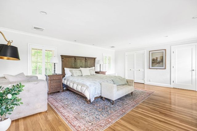 518 Newton St, Brookline, MA 02467