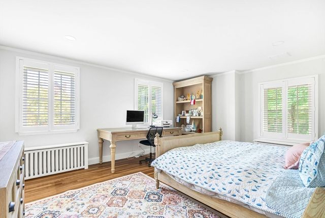 518 Newton St, Brookline, MA 02467