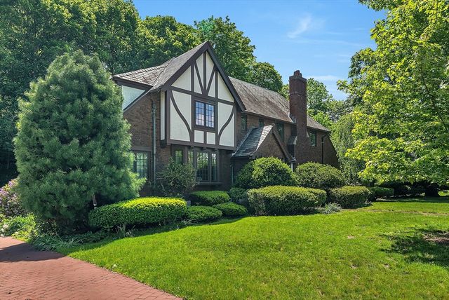 518 Newton St, Brookline, MA 02467