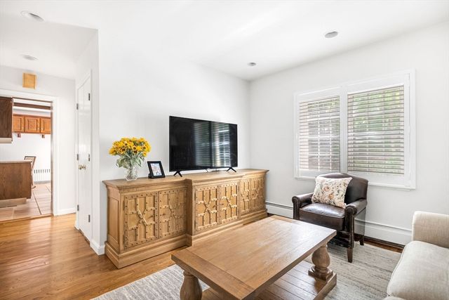 518 Newton St, Brookline, MA 02467