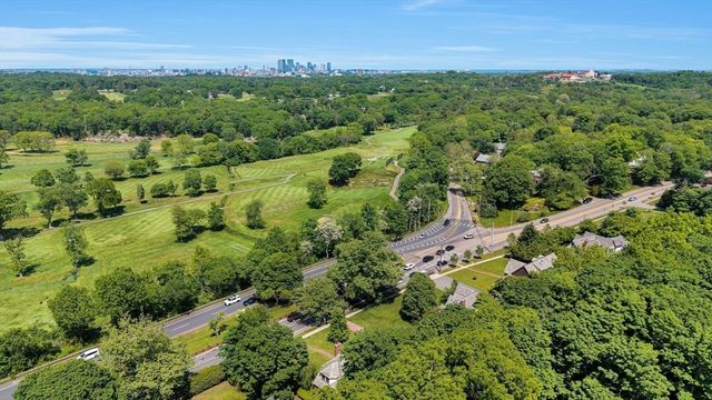518 Newton St, Brookline, MA 02467