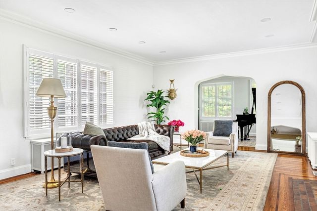 518 Newton St, Brookline, MA 02467