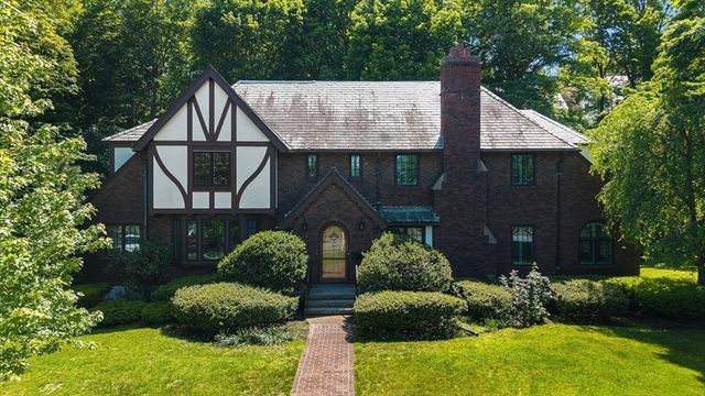518 Newton St, Brookline, MA 02467