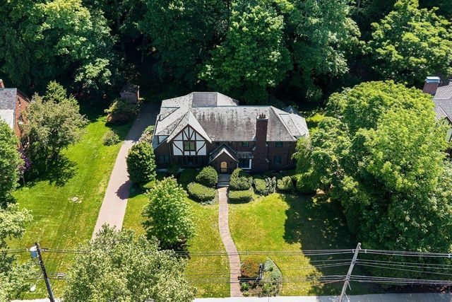 518 Newton St, Brookline, MA 02467