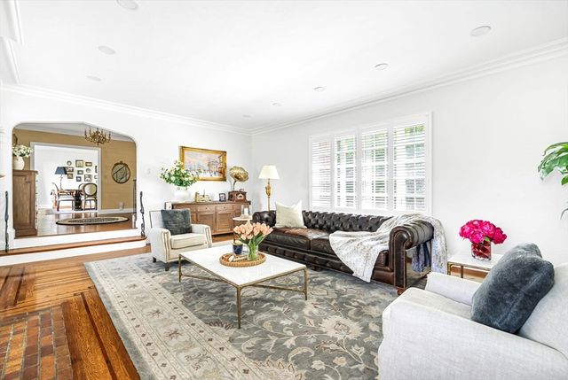 518 Newton St, Brookline, MA 02467