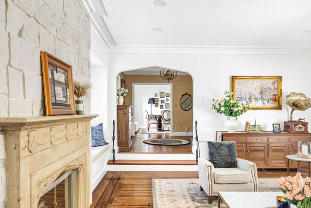 518 Newton St, Brookline, MA 02467