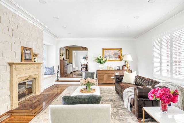 518 Newton St, Brookline, MA 02467