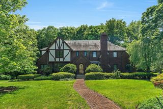 518 Newton St, Brookline, MA 02467