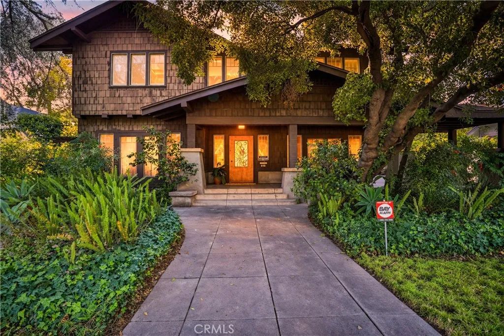 845 N Indian Hill, Claremont, CA 91711