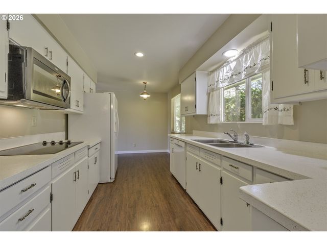 3027 RAYMOND St, Forest Grove, OR 97116