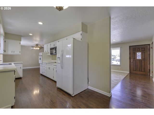 3027 RAYMOND St, Forest Grove, OR 97116