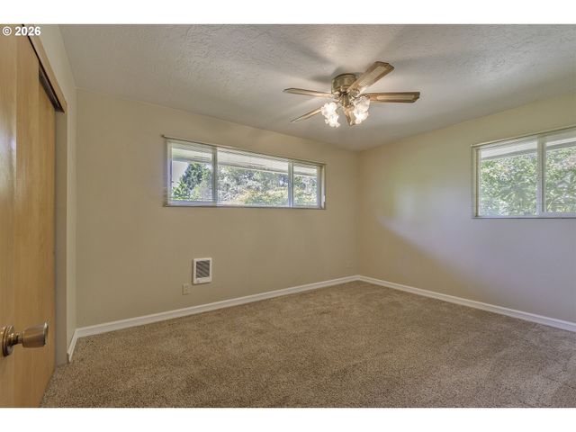 3027 RAYMOND St, Forest Grove, OR 97116