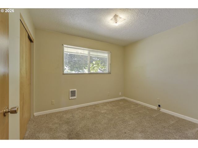 3027 RAYMOND St, Forest Grove, OR 97116