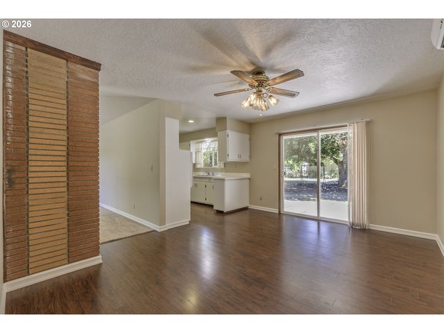 3027 RAYMOND St, Forest Grove, OR 97116