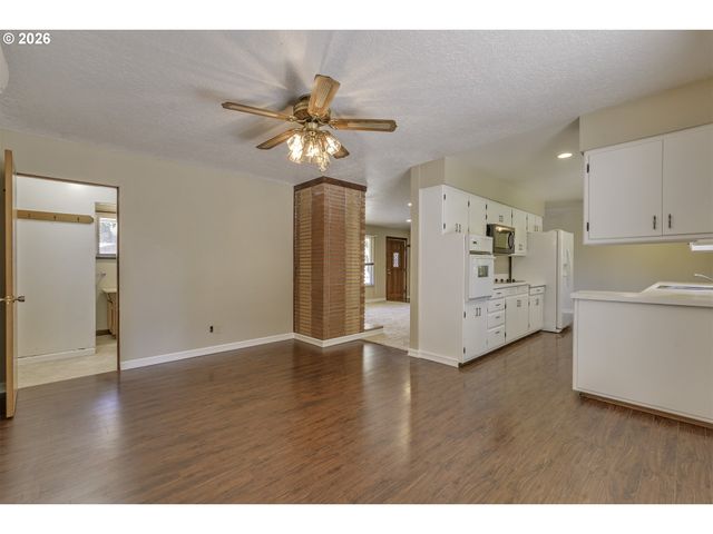 3027 RAYMOND St, Forest Grove, OR 97116