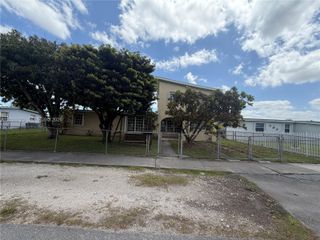 10910 SW 40th St, Miami, FL 33165